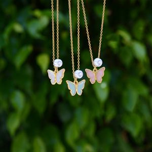 Κολιέ Από Ανοξείδωτο Ατσάλι Και Ορείχαλκo Επιχρυσωμένο 24Κ Με Πεταλούδα Και Μαργαριτάρι AA15358