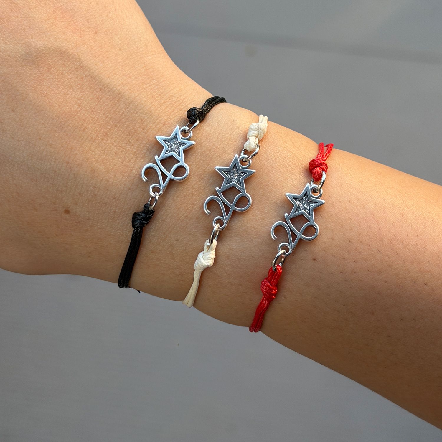 Βραχιόλι Γούρι 2026 Με Αστέρι Από Glitter AA21842